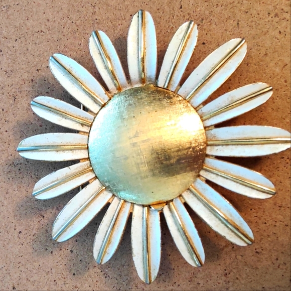 Avon Jewelry - Vintage Avon Enamel Flower Brooch
